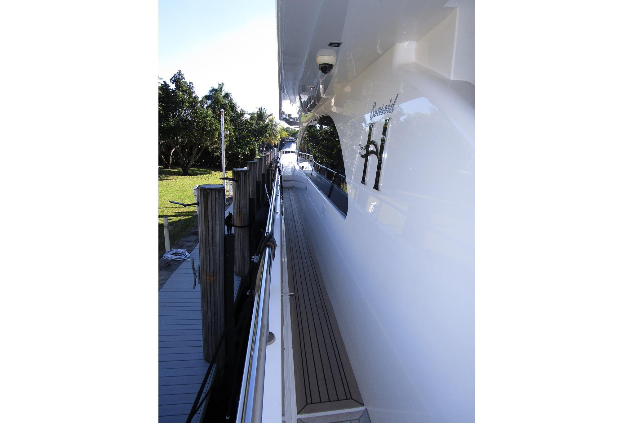 Walk-around side decks