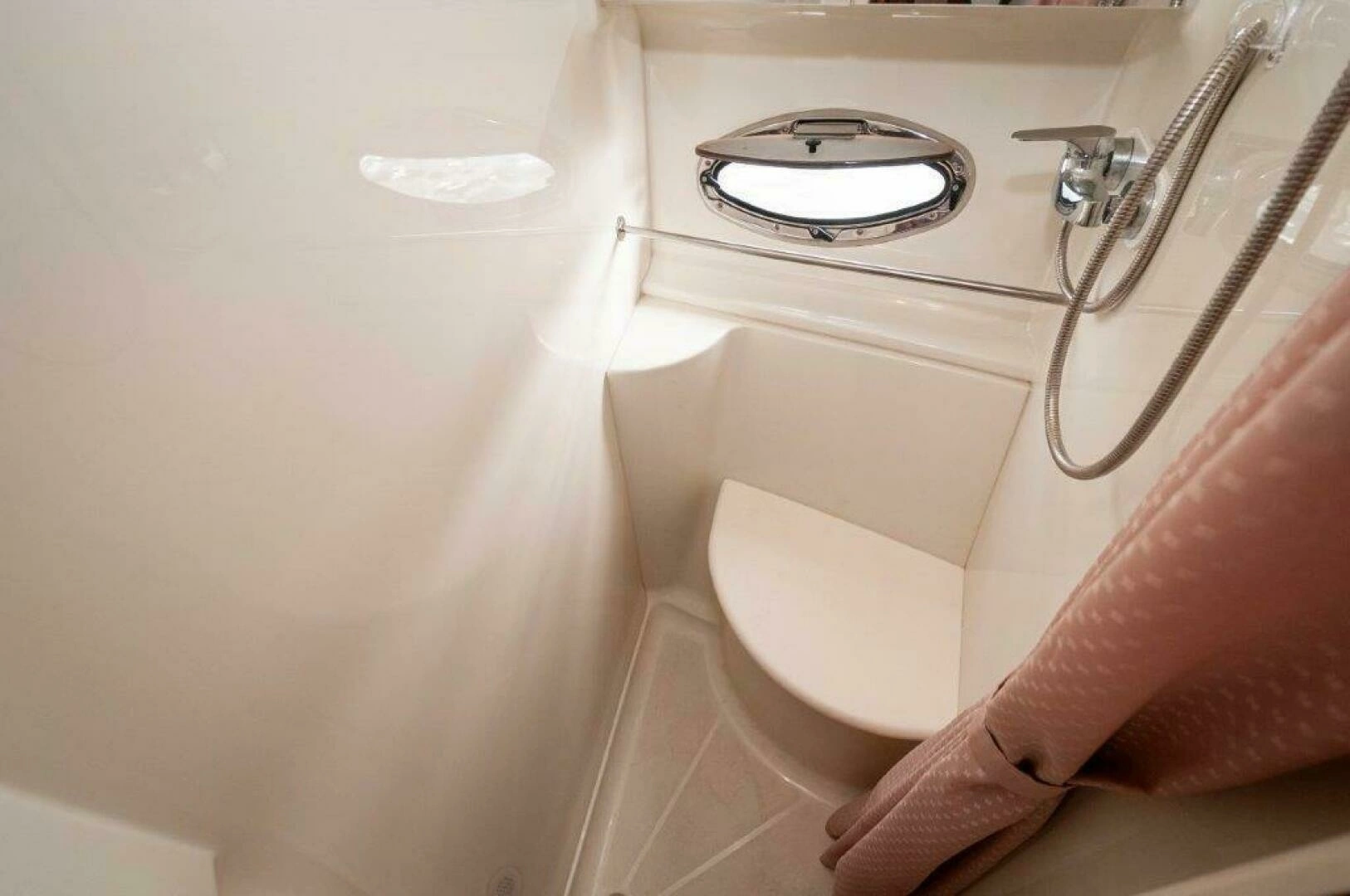 2002 Carver 444 Cockpit Motor Yacht - Image 20