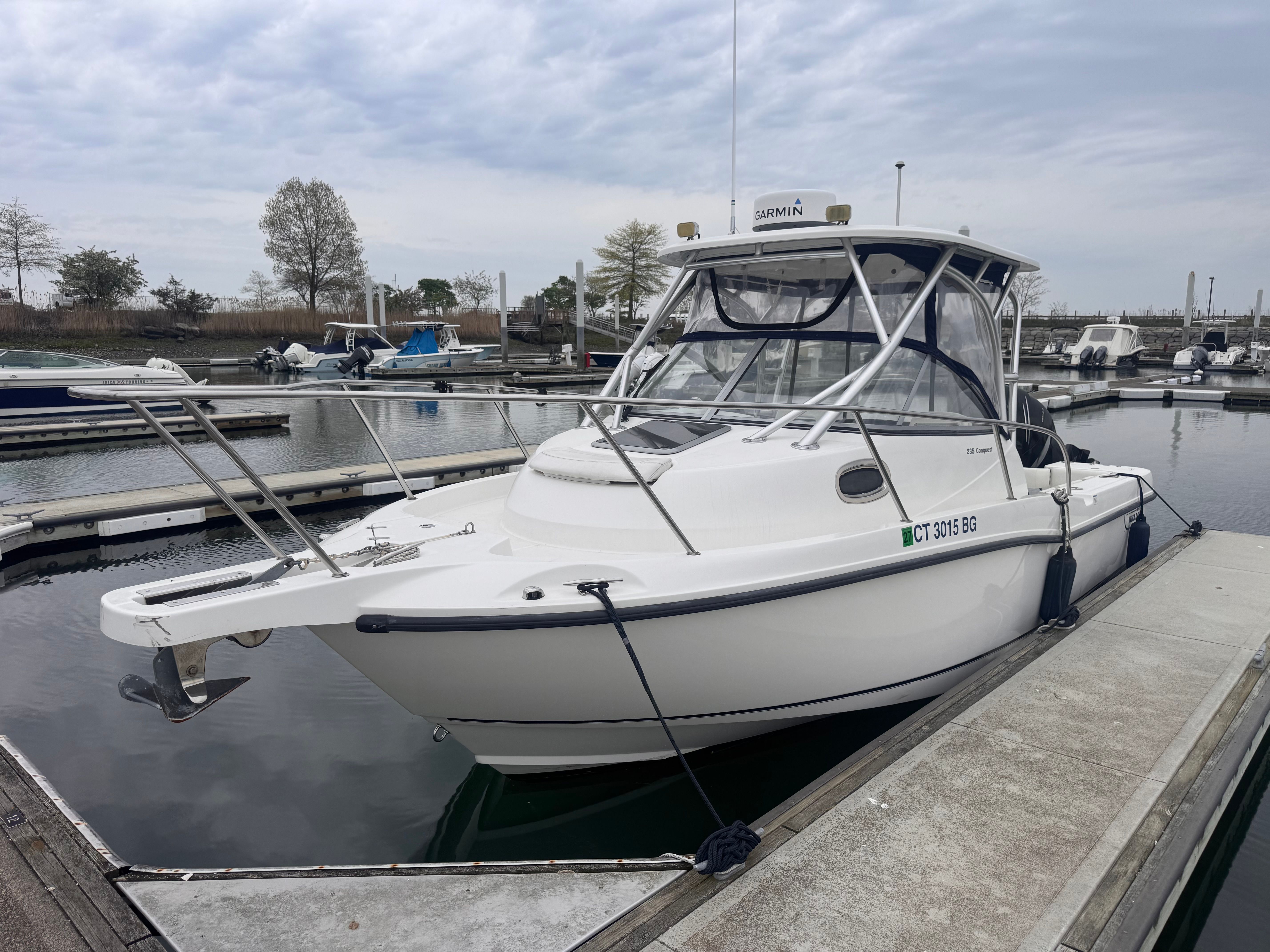 2012 Boston Whaler 235 Conquest