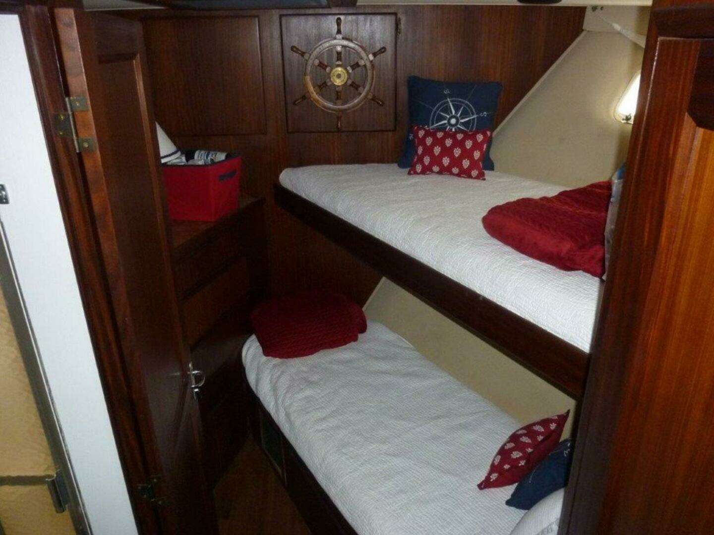 1987 Hatteras Flybridge - Image 20