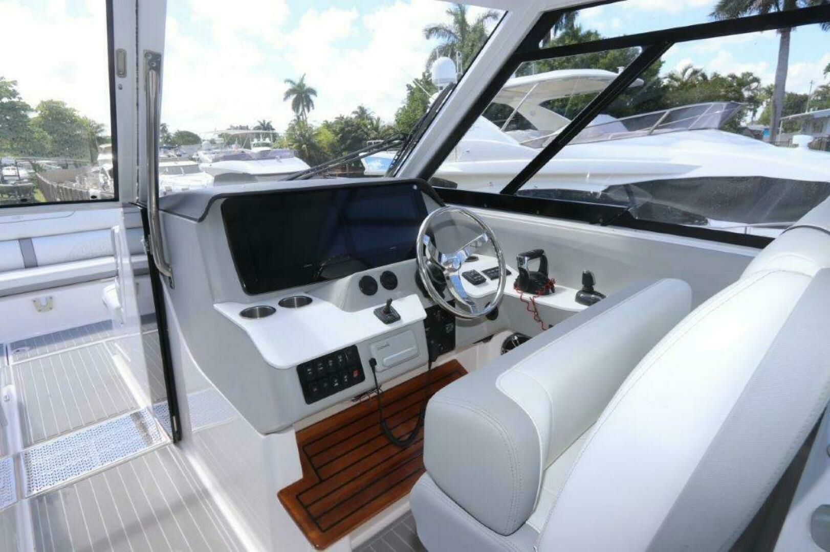 2022 Regal LX36 - Image 9