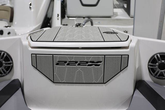 2026 Yamaha Boats 222 XE BOTH COLORS AVAILABLE - 15