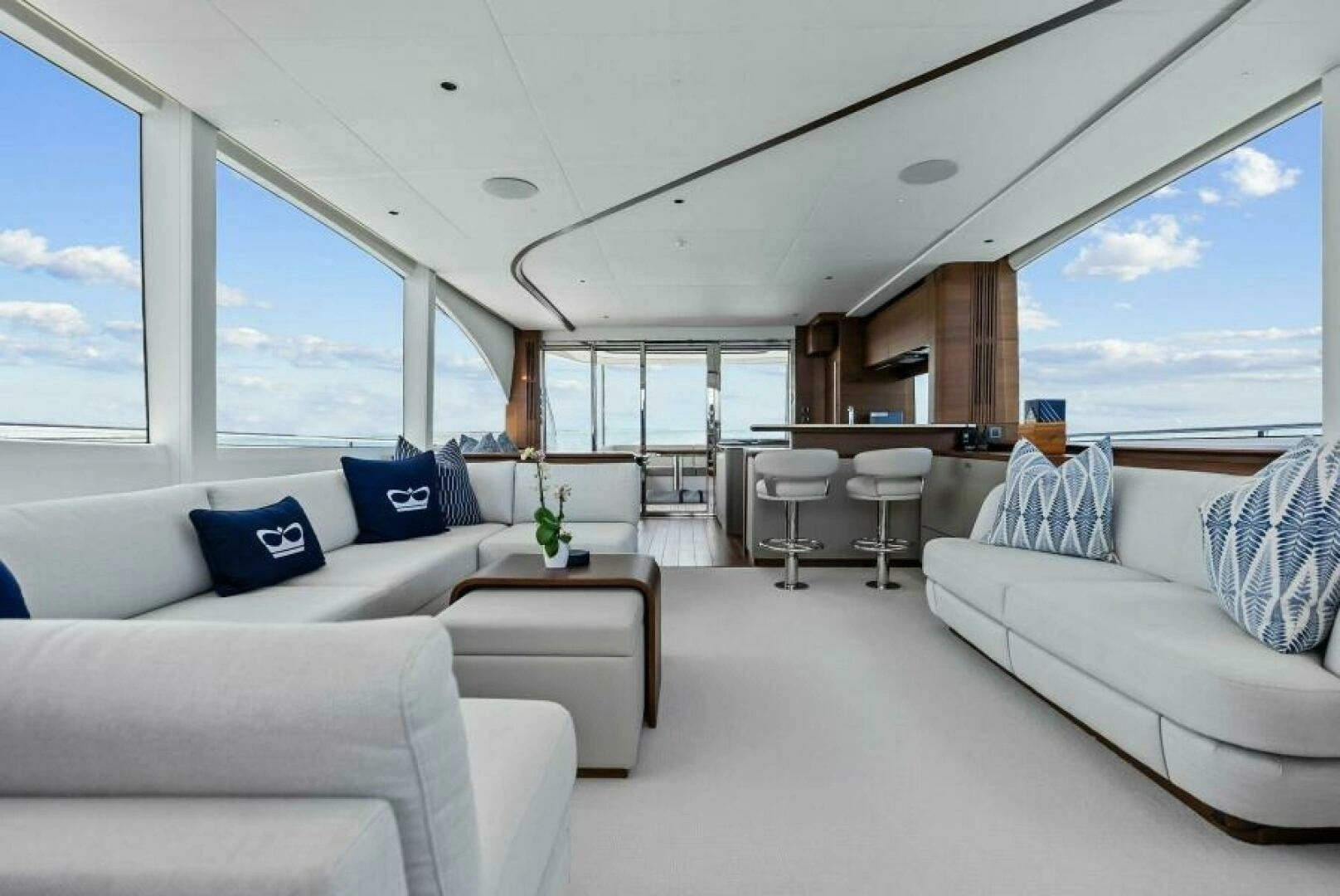 2024 Princess Y72 Motor Yacht - Image 3
