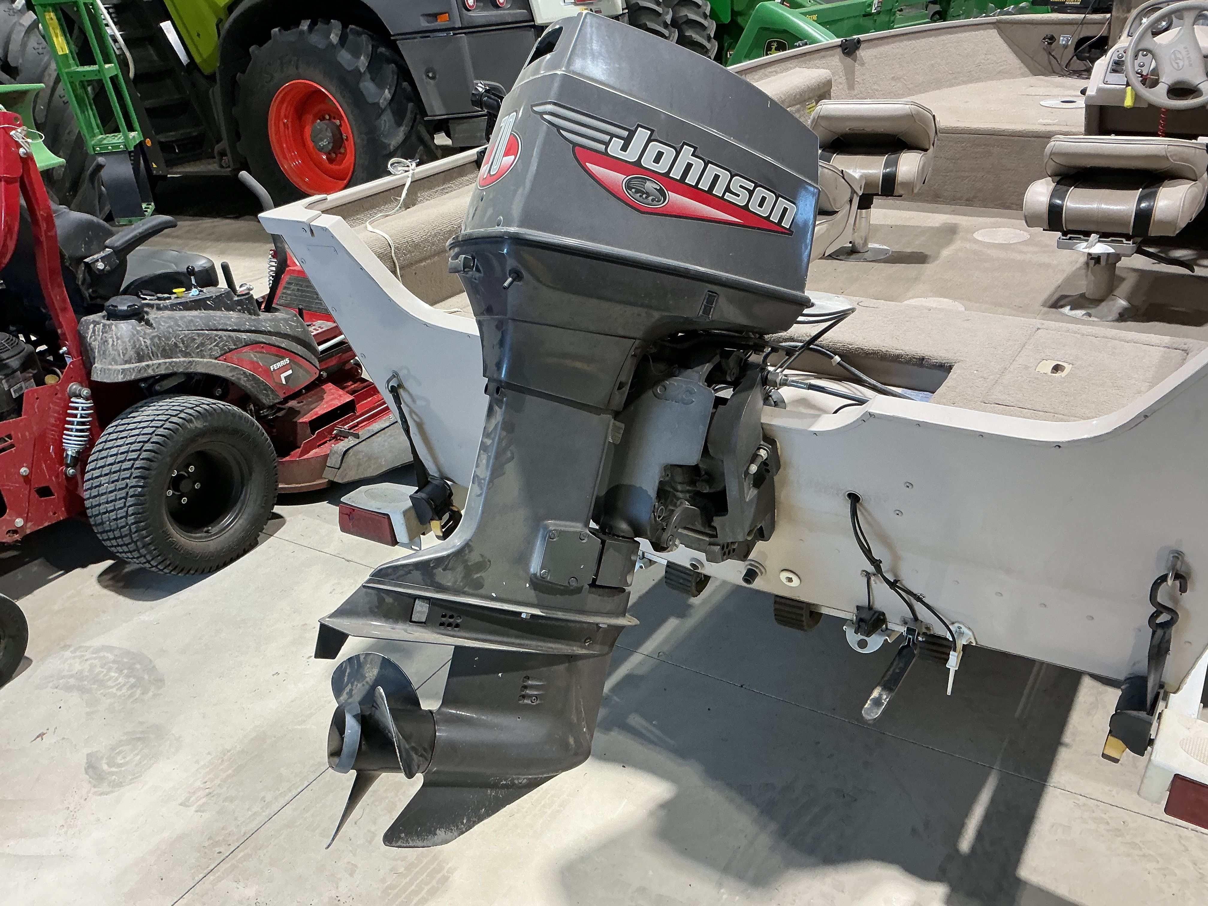 1999 Sylvan EXPEDITION boat with Johnson outboard motor.