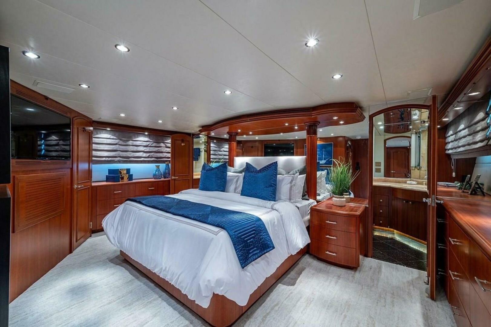2003 Hatteras 100 Raised Pilothouse - Image 10