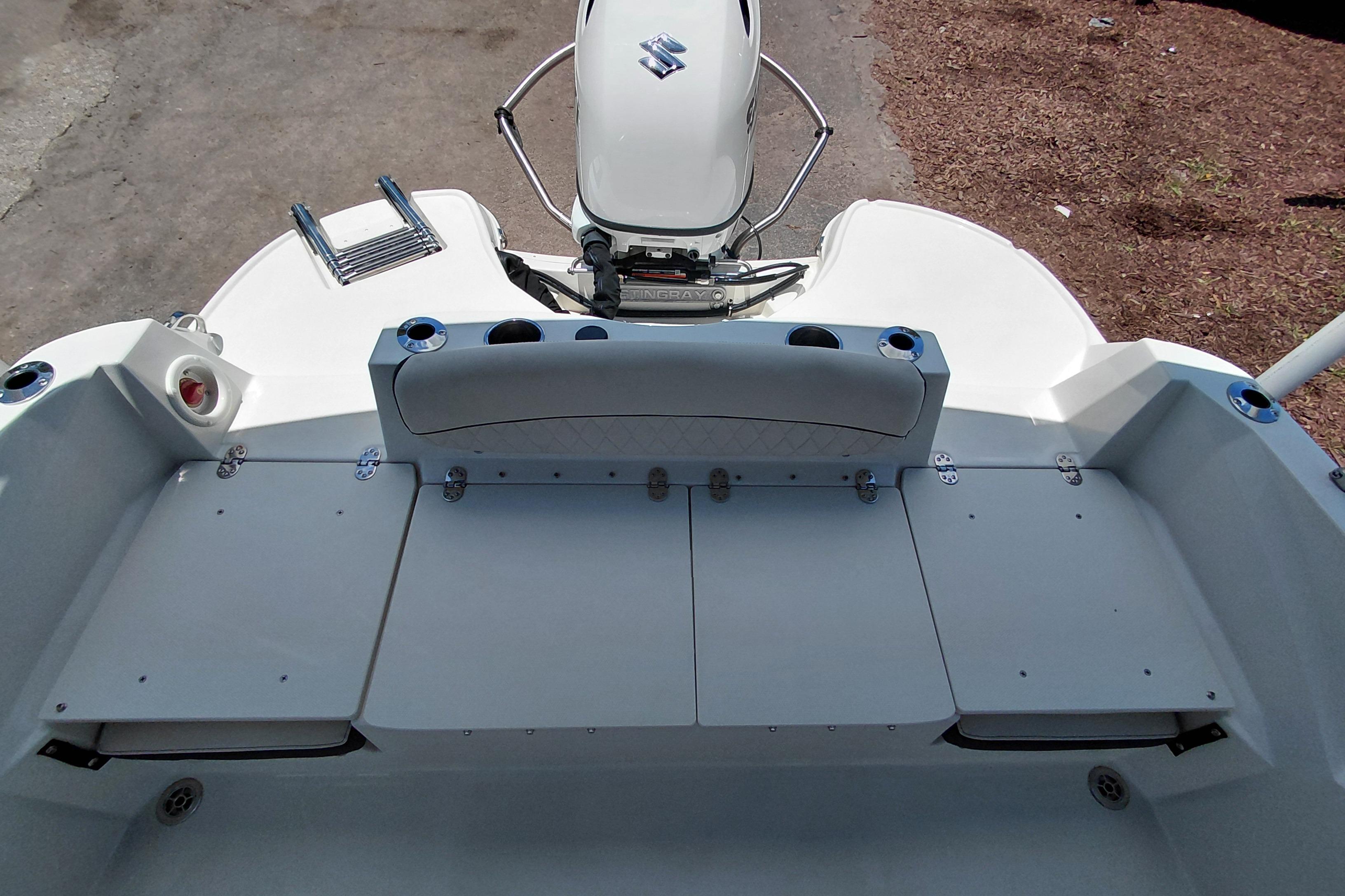 2023 Stingray 206 CC boat deck with seating and motor, showcasing modern design.