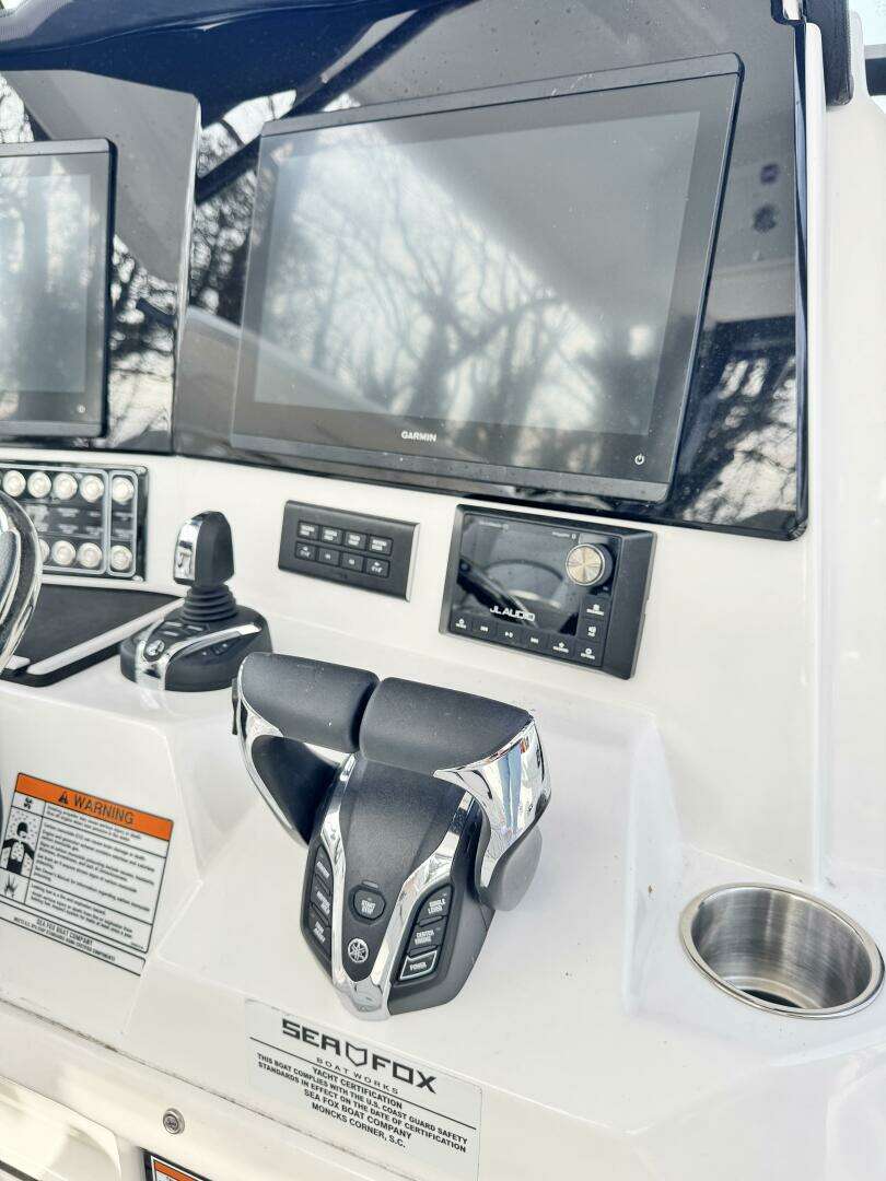 2025 Sea Fox 328 Commander - Image 10