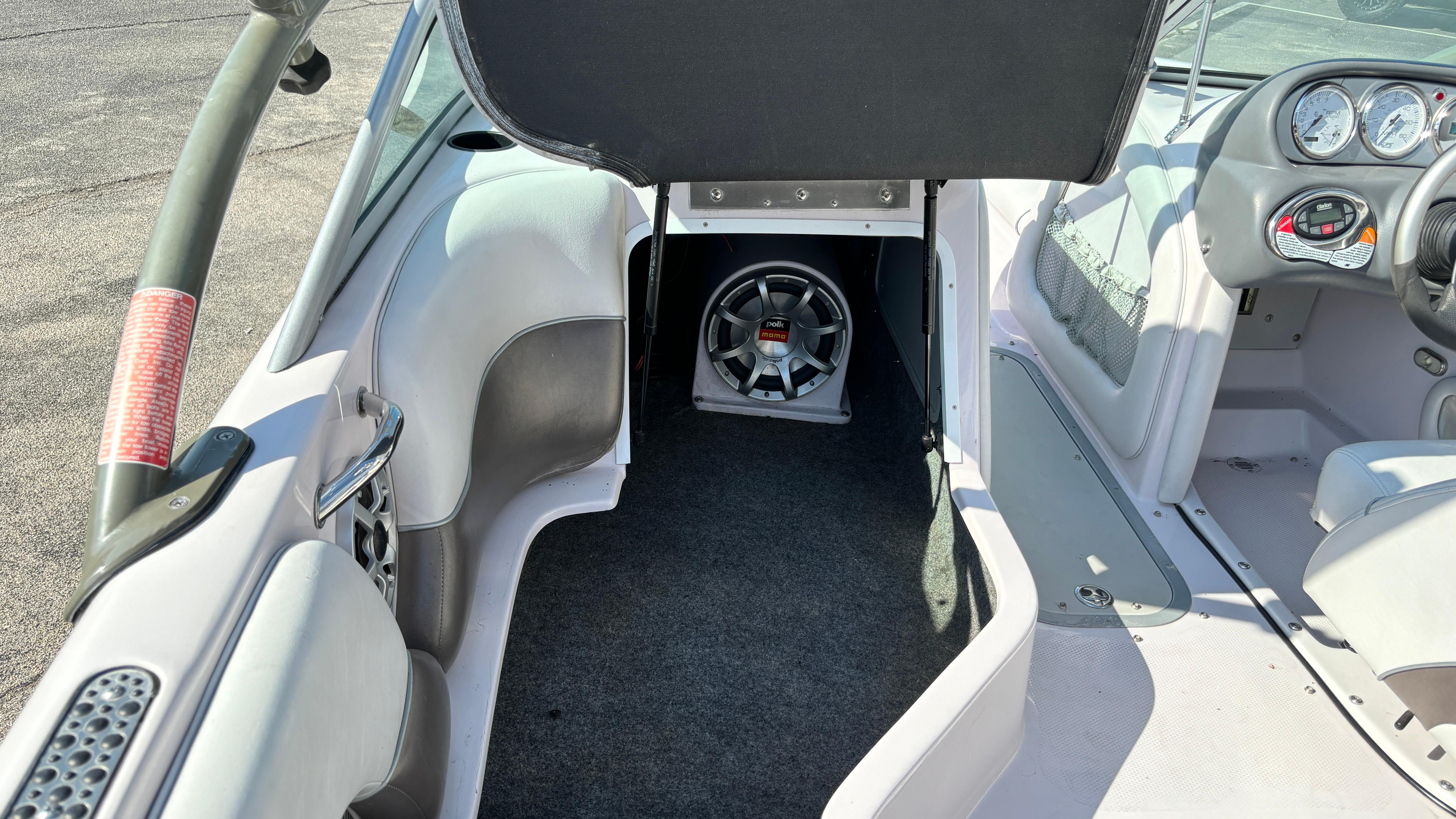 2005 Correct Craft SV211 Nautique Air interior with speaker and dashboard view.