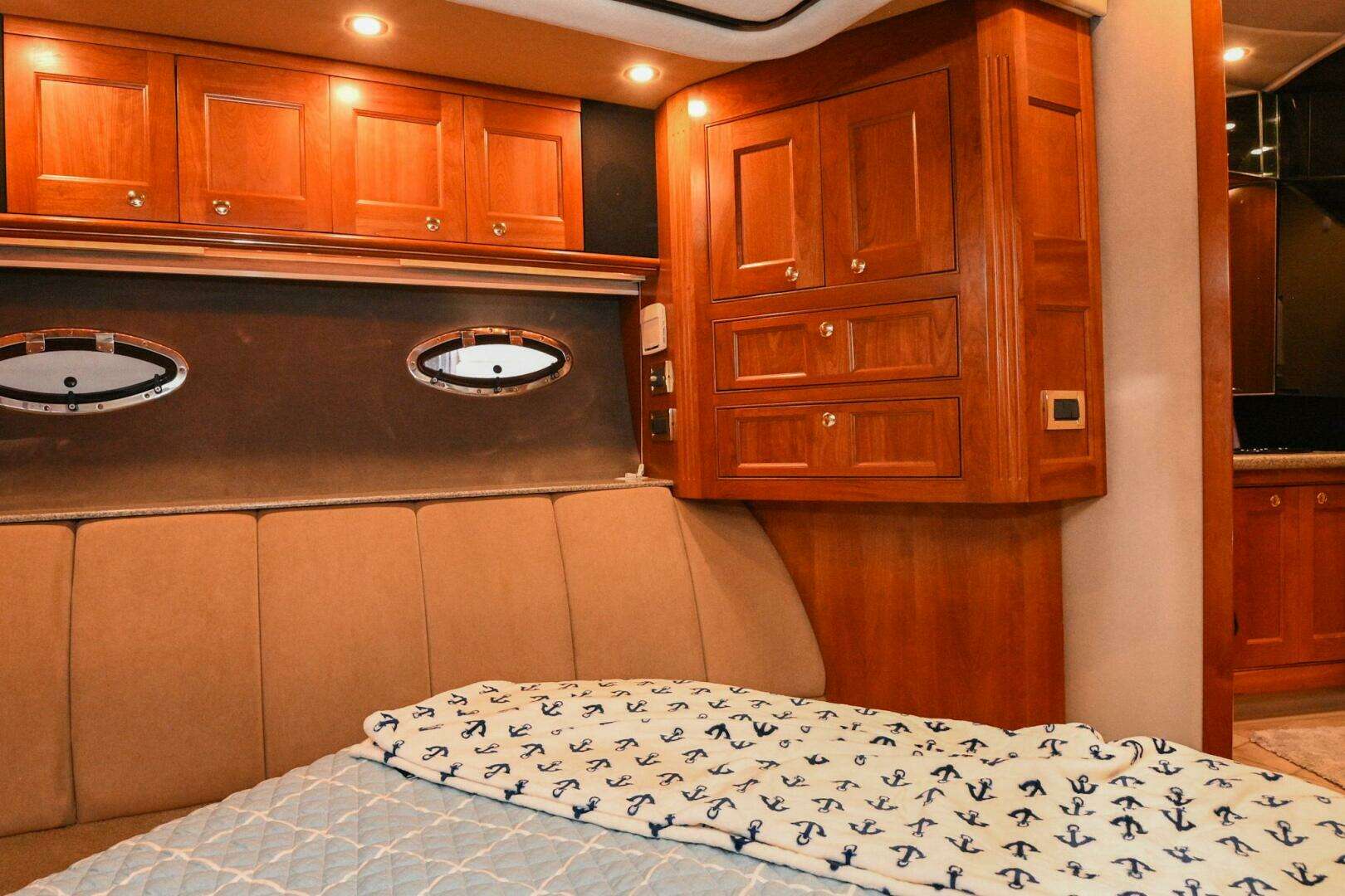 2002 Cruisers Yachts 5000 Sedan Sport - Image 63