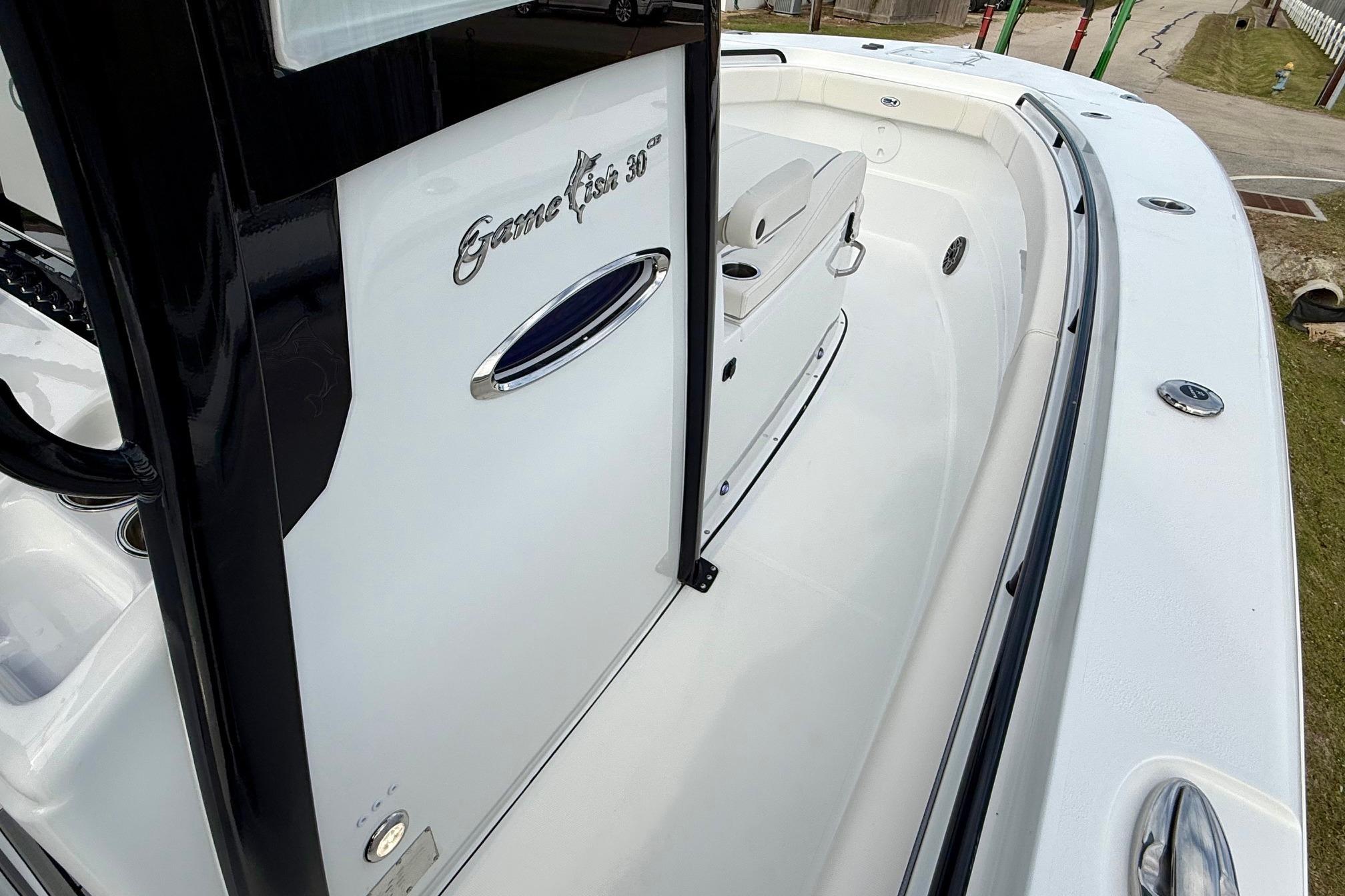 2026 Sea Hunt Gamefish 30 Coffin Box boat interior, showcasing sleek design and spacious seating.