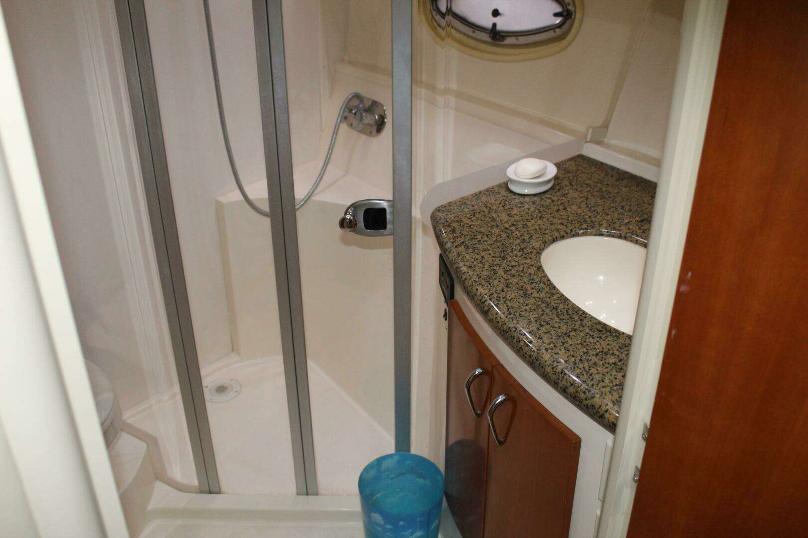 2004 Carver 360 Mariner - Image 18