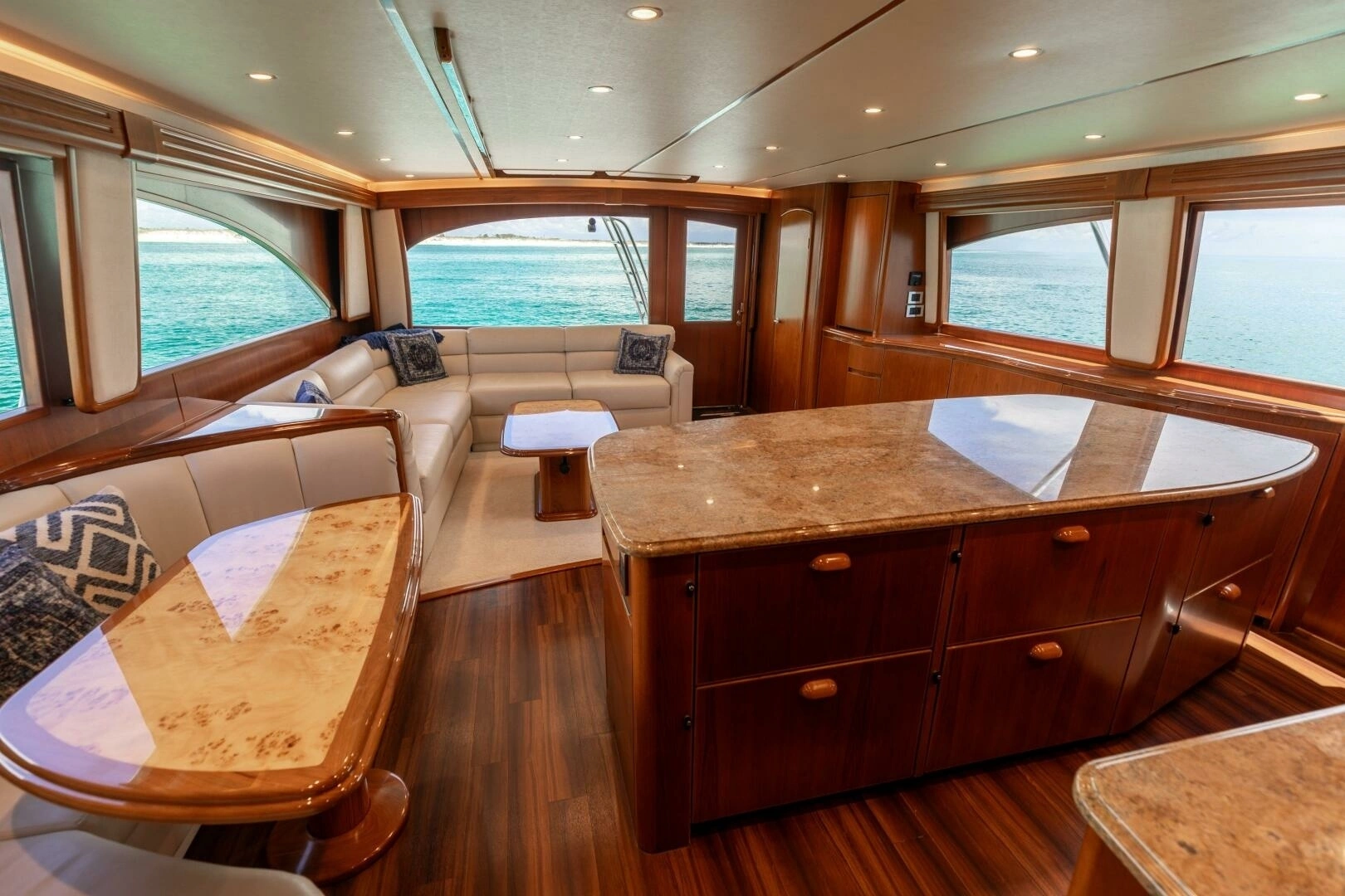 2015 Viking 70 Convertible - Image 11