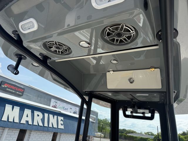 2027 Cobia 245 Center Console - 15