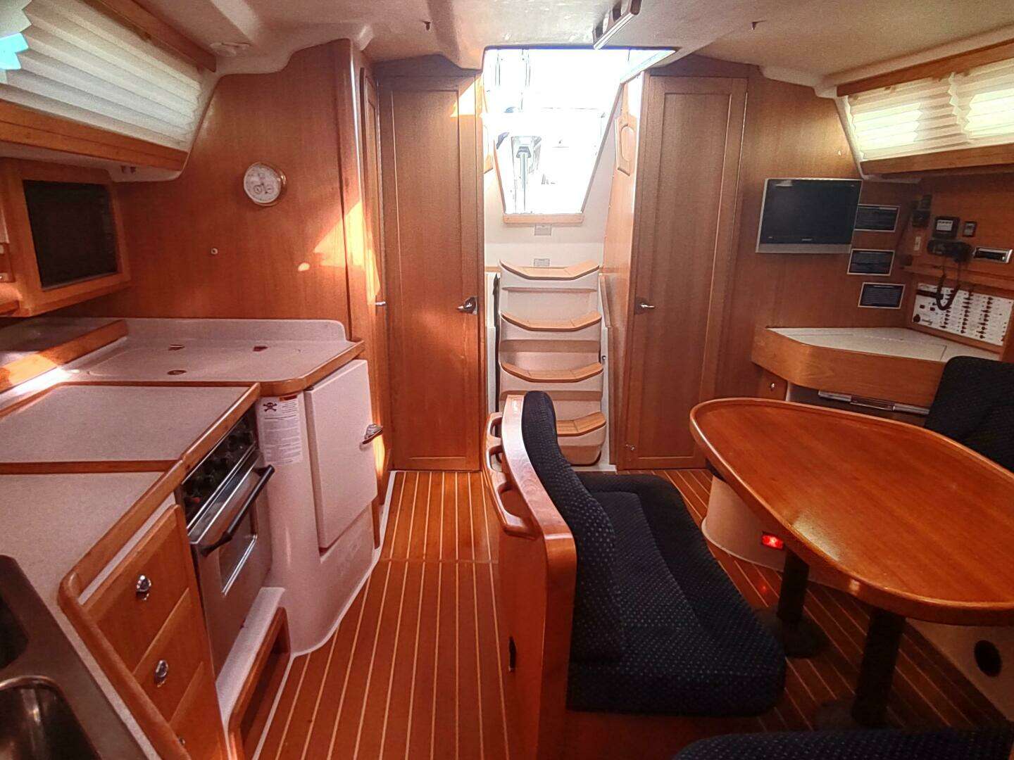 2005 Catalina 42 MKII - Image 28