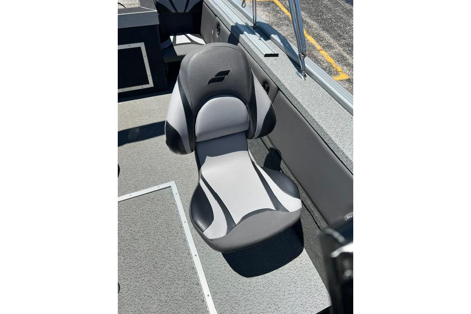 Gray and white boat seat in a 2023 Starweld Fusion 18 DC.