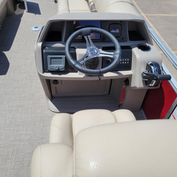 2024 Sun Tracker Party Barge 24 DLX steering console with beige seating.