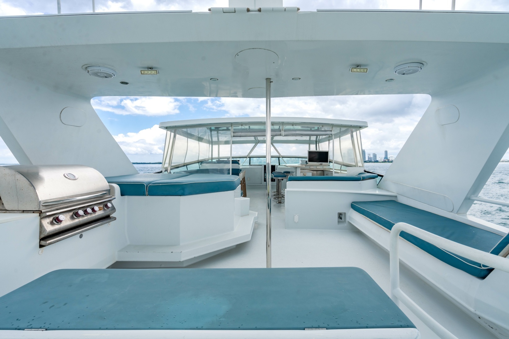2006 Broward Raised Pilothouse - Image 30