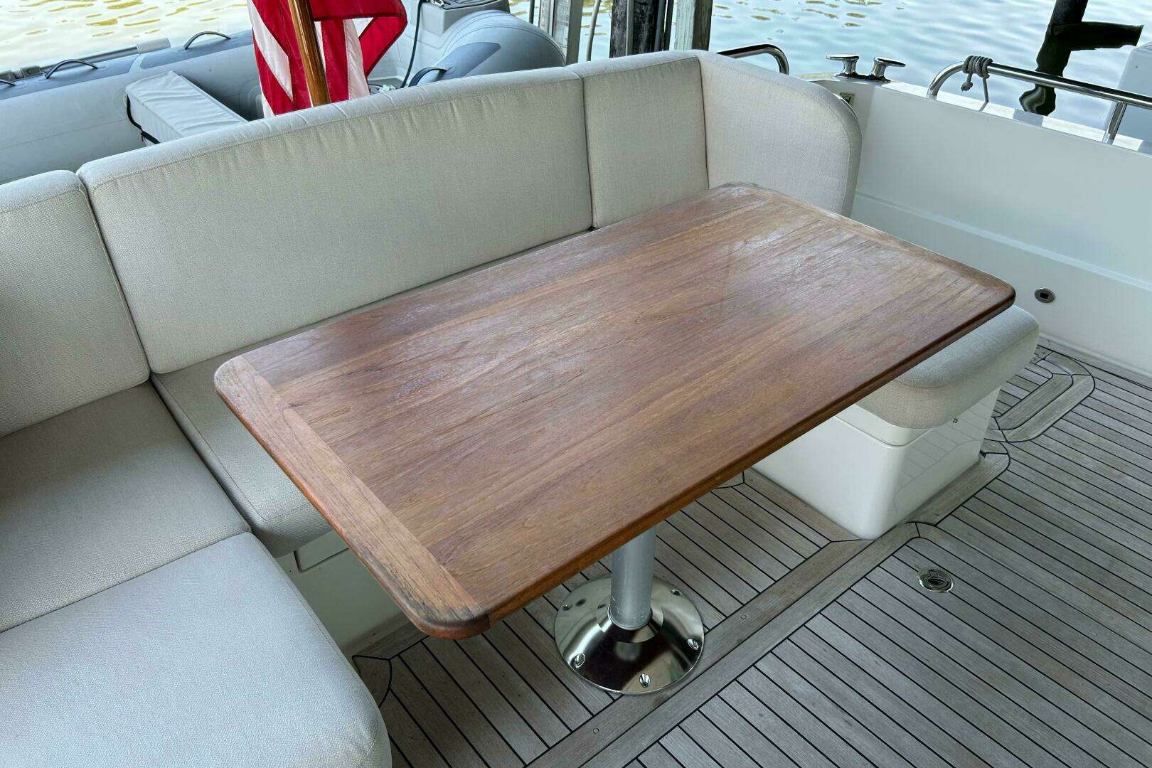 2022 Sabre 45 Salon Express - Image 10
