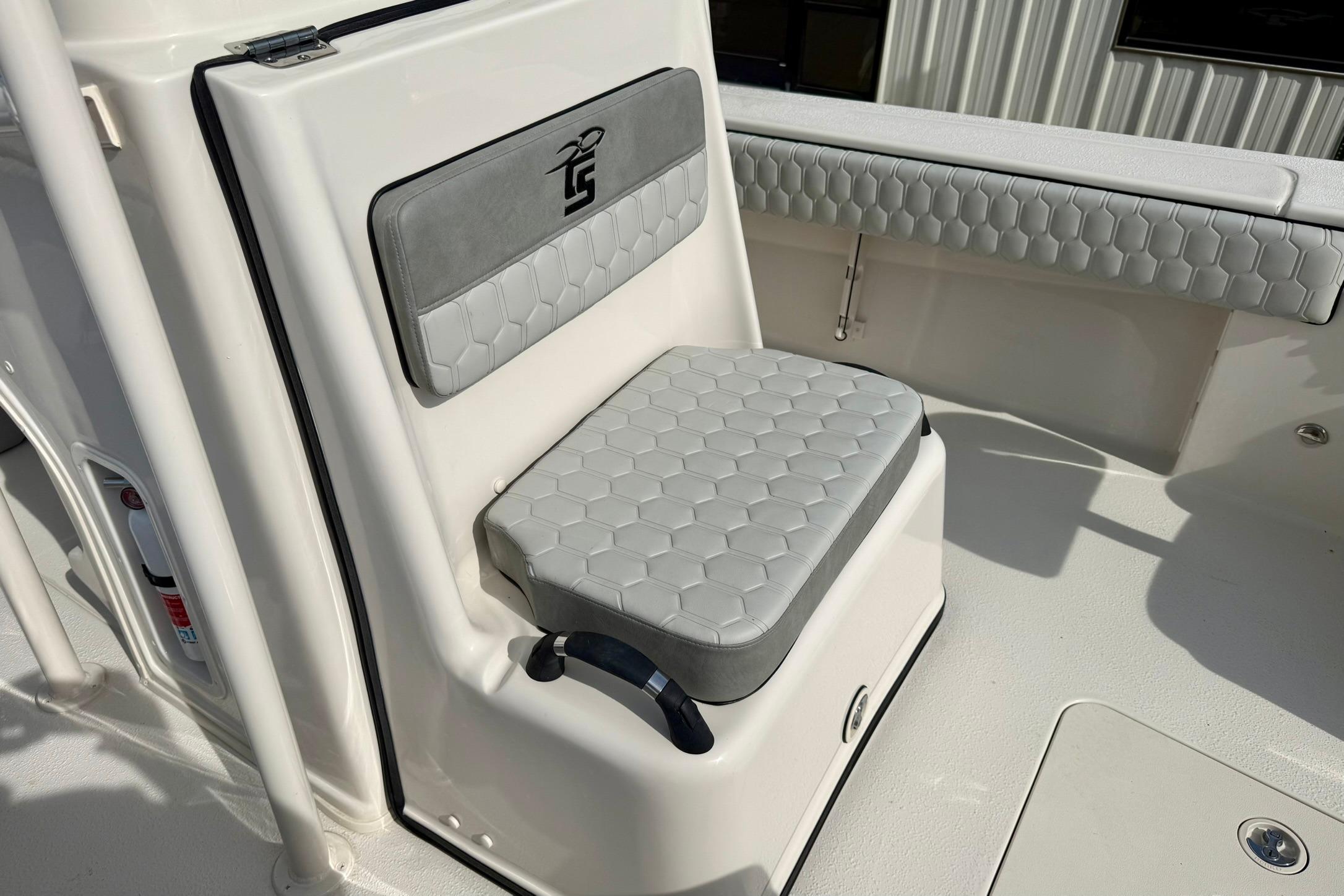 2026 Carolina Skiff 24 Ultra Elite boat seat with gray cushioned upholstery.