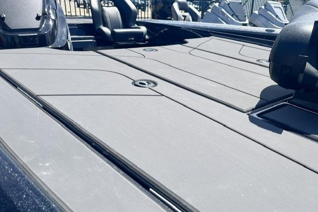 2026 Nitro Z20 XL boat deck with sleek design and modern features.