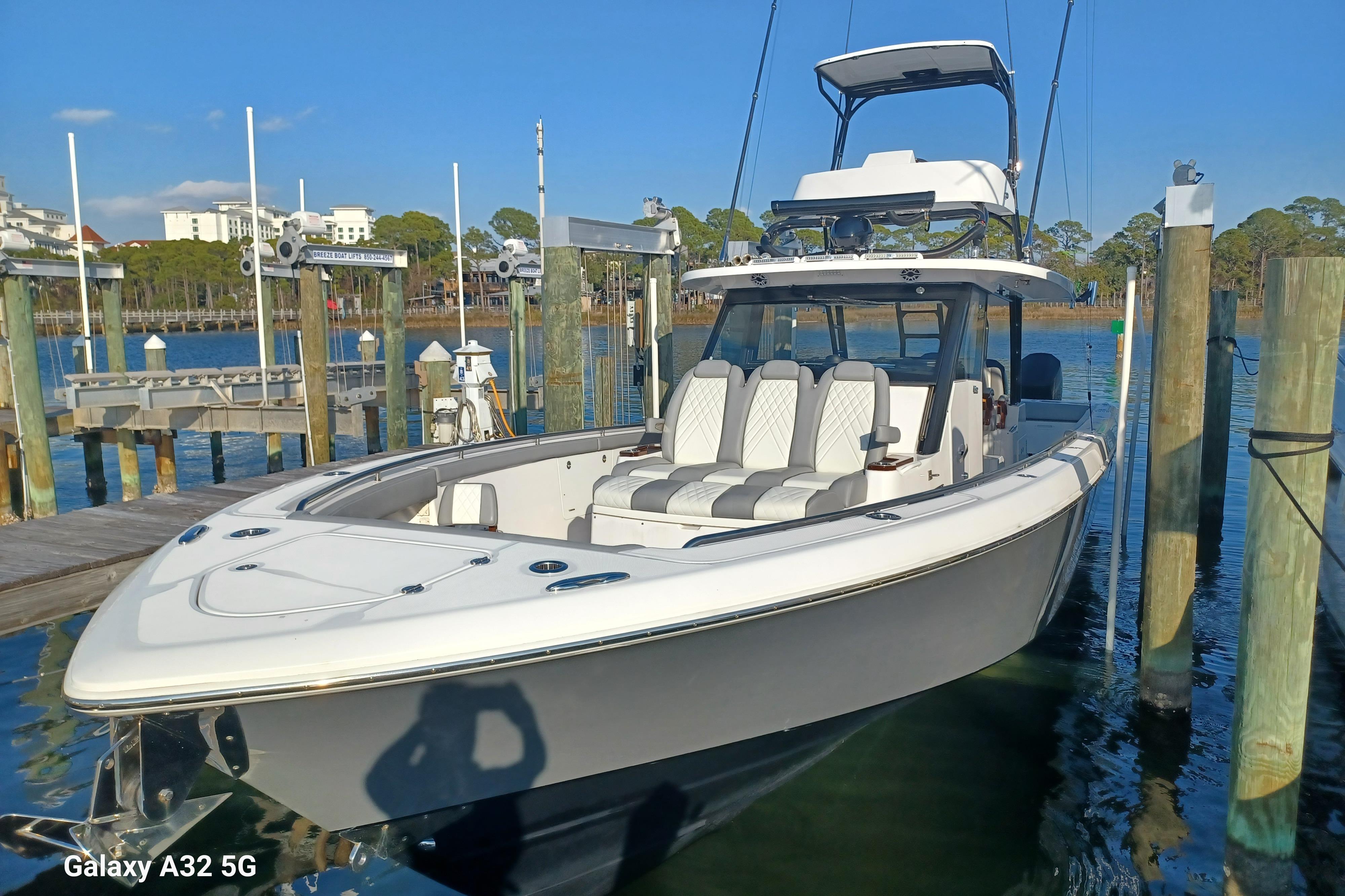 2024 Everglades 455 Center Console