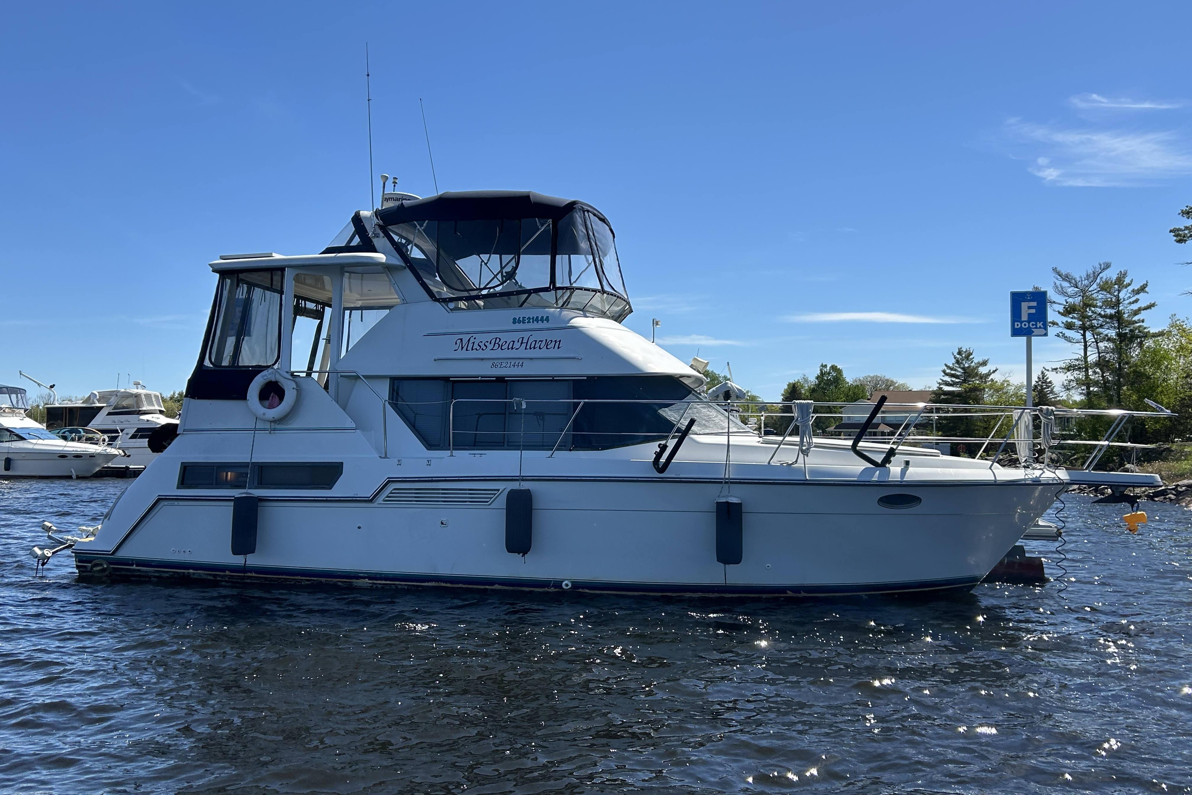 1995 Carver 355 Aft Cabin Motor Yacht