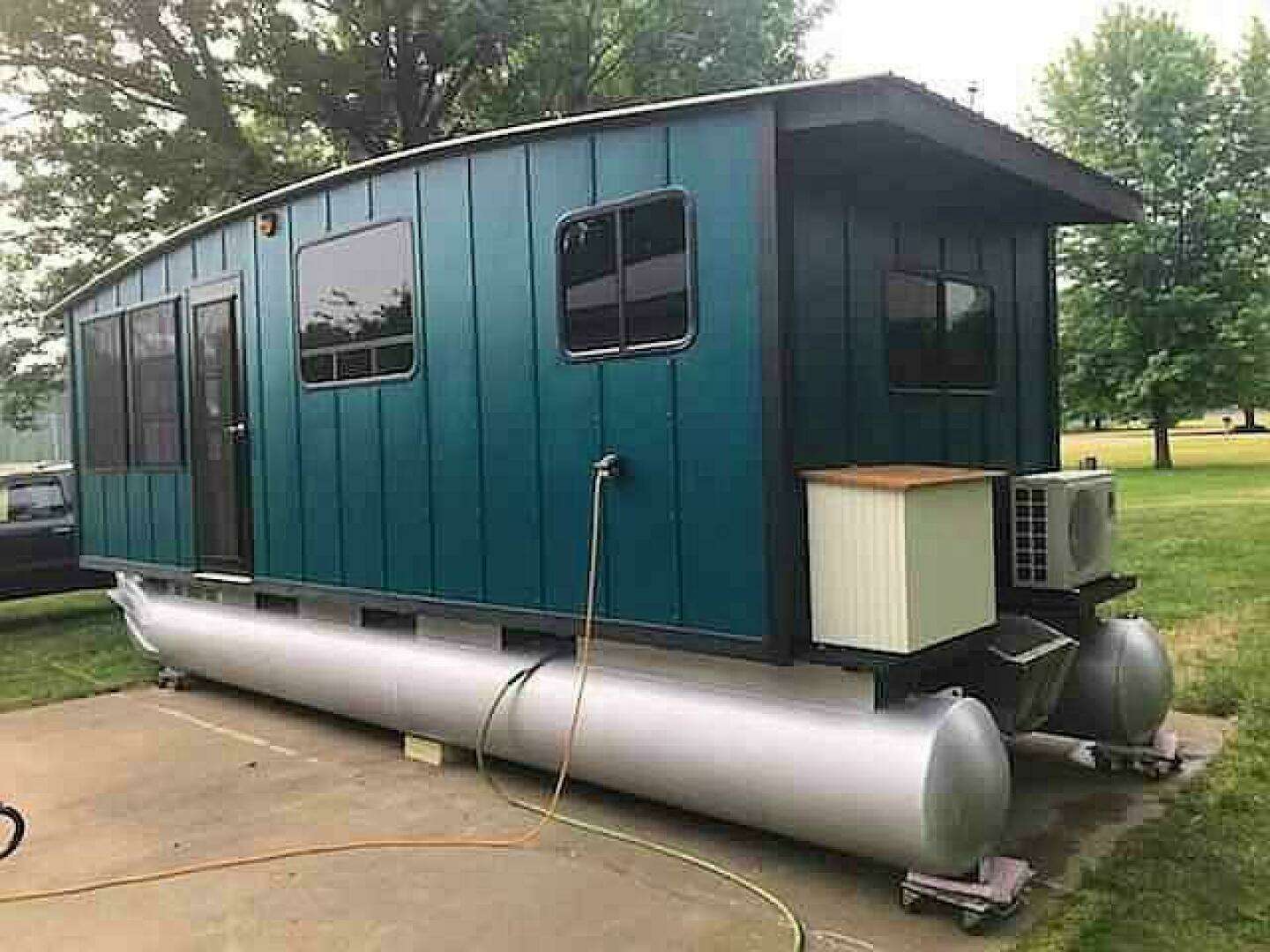 2023 Custom 25 Hadlee Houseboat - Image 2