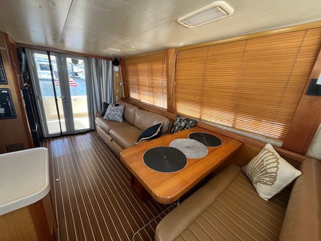 2005 Mainship 400 Trawler - 39