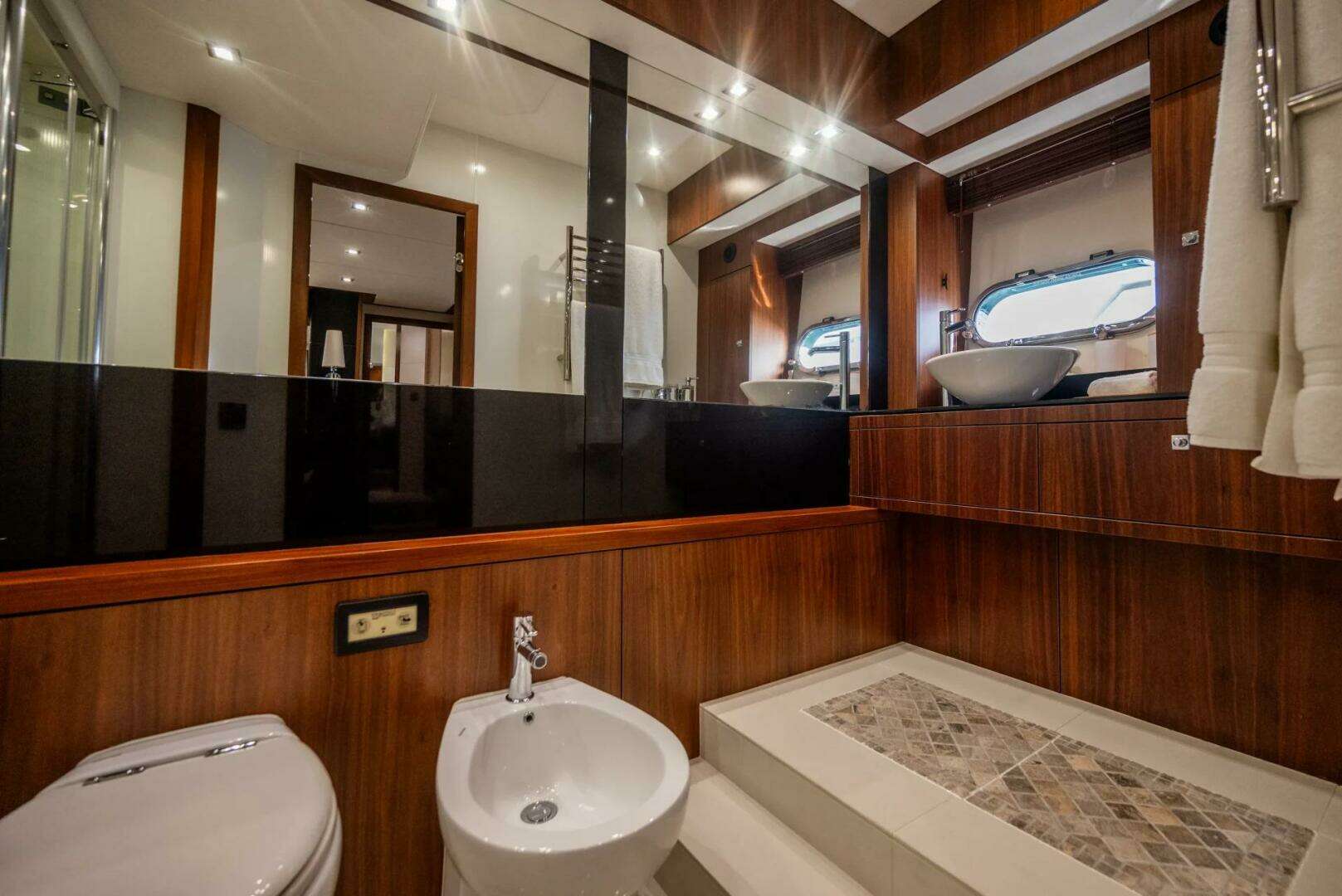 2015 Sunseeker 75 - Image 21