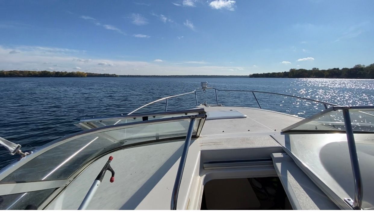 2001 Larson Cabrio 254 Mid Cabin Cruiser - 13