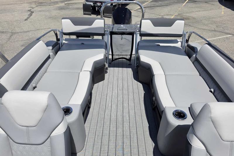 2026 Avalon Catalina Quad Lounge Shift boat interior with spacious seating and modern design.