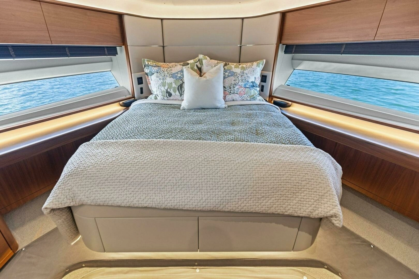 2018 Princess Y75 Motor Yacht - Image 32