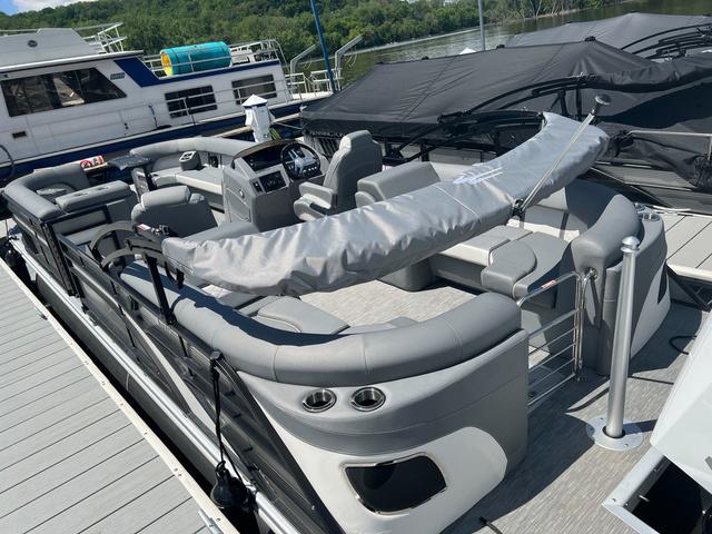 2022 Bennington L Quad Bench 25 LFB Tritoon - 15