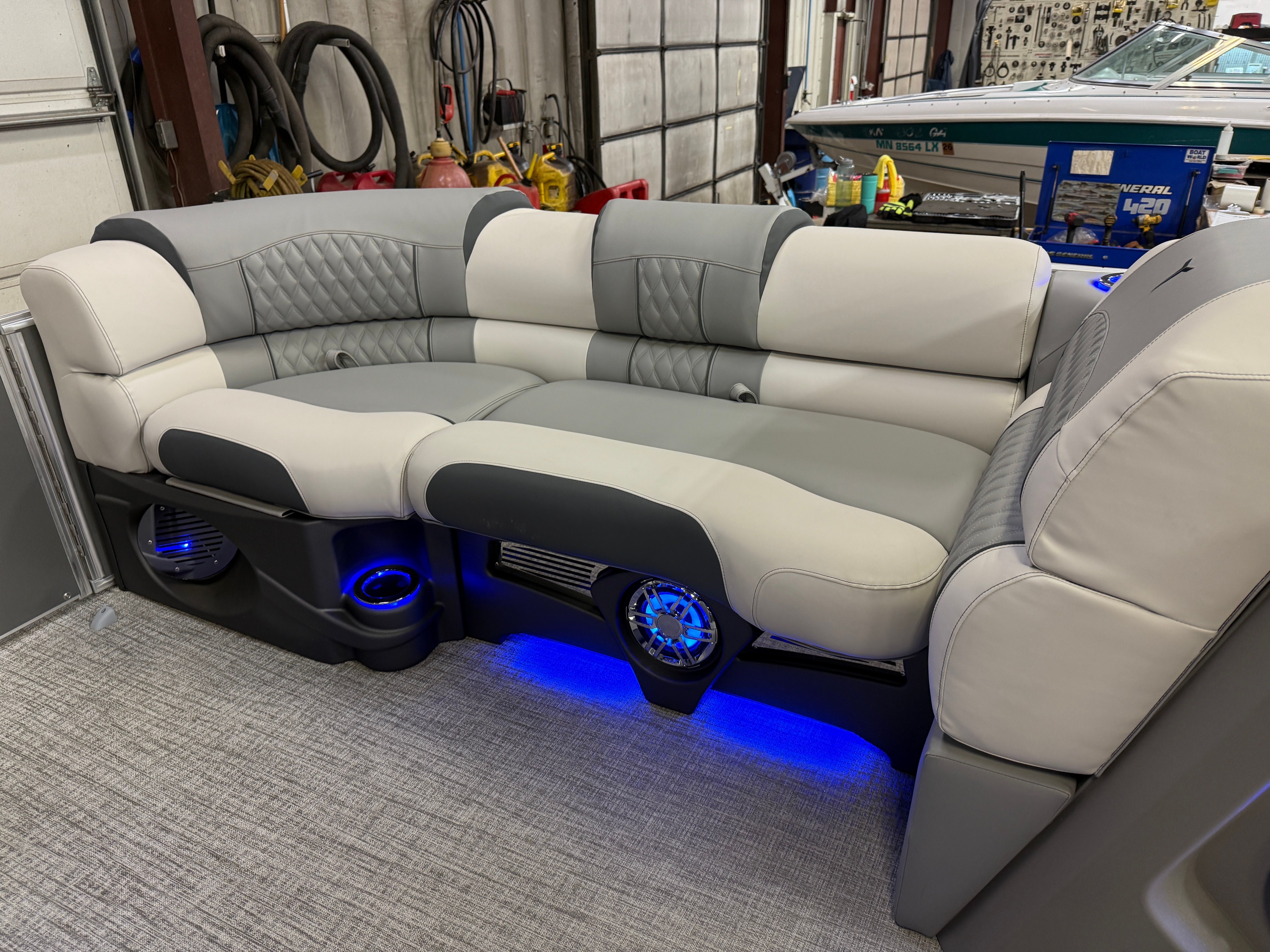 2025 Tahoe Cascade 2385 Quad Lounge Tritoon & Honda 4-Stroke EFI - 32