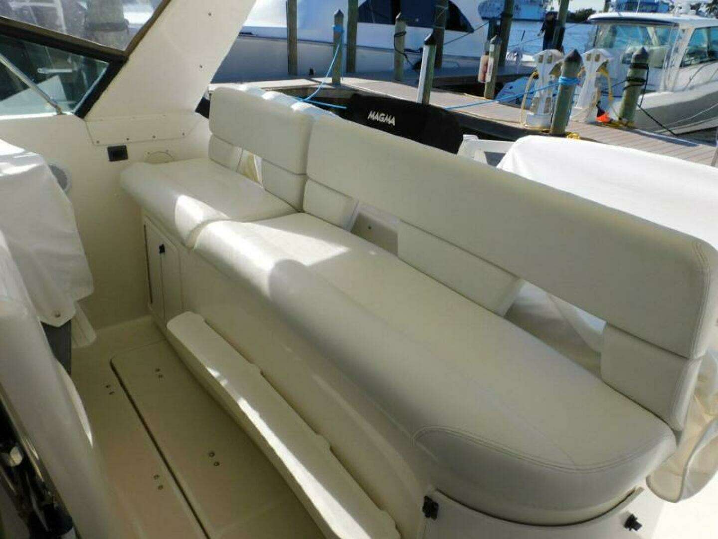 1995 Tiara Yachts 3500 Express - Image 16