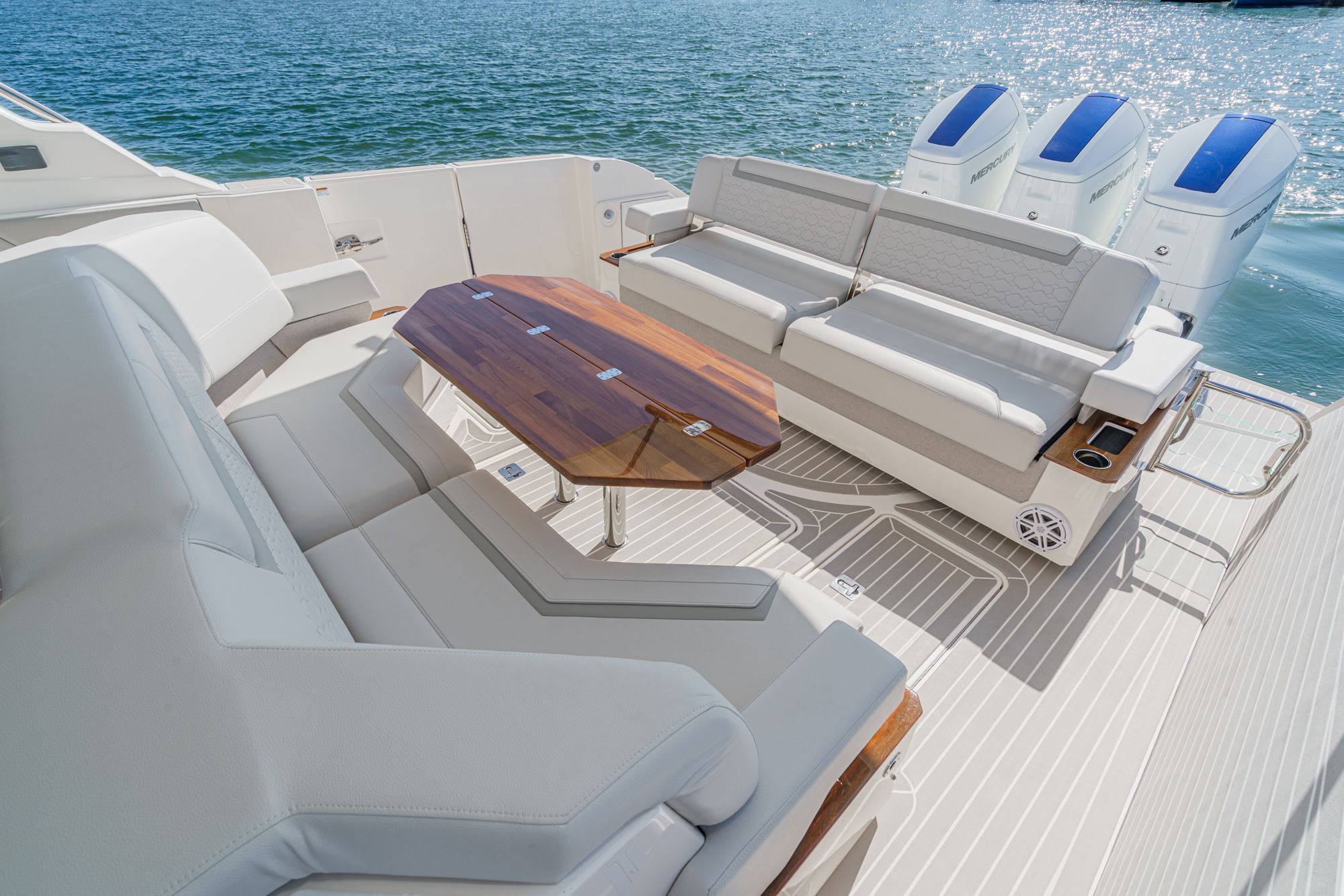 2023 Tiara Yachts 48 LS - 23