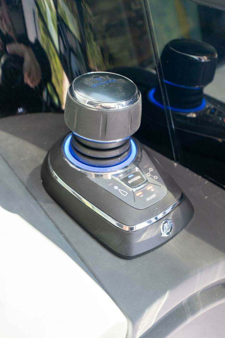 2025 Axopar Cross Cabin - Image 44