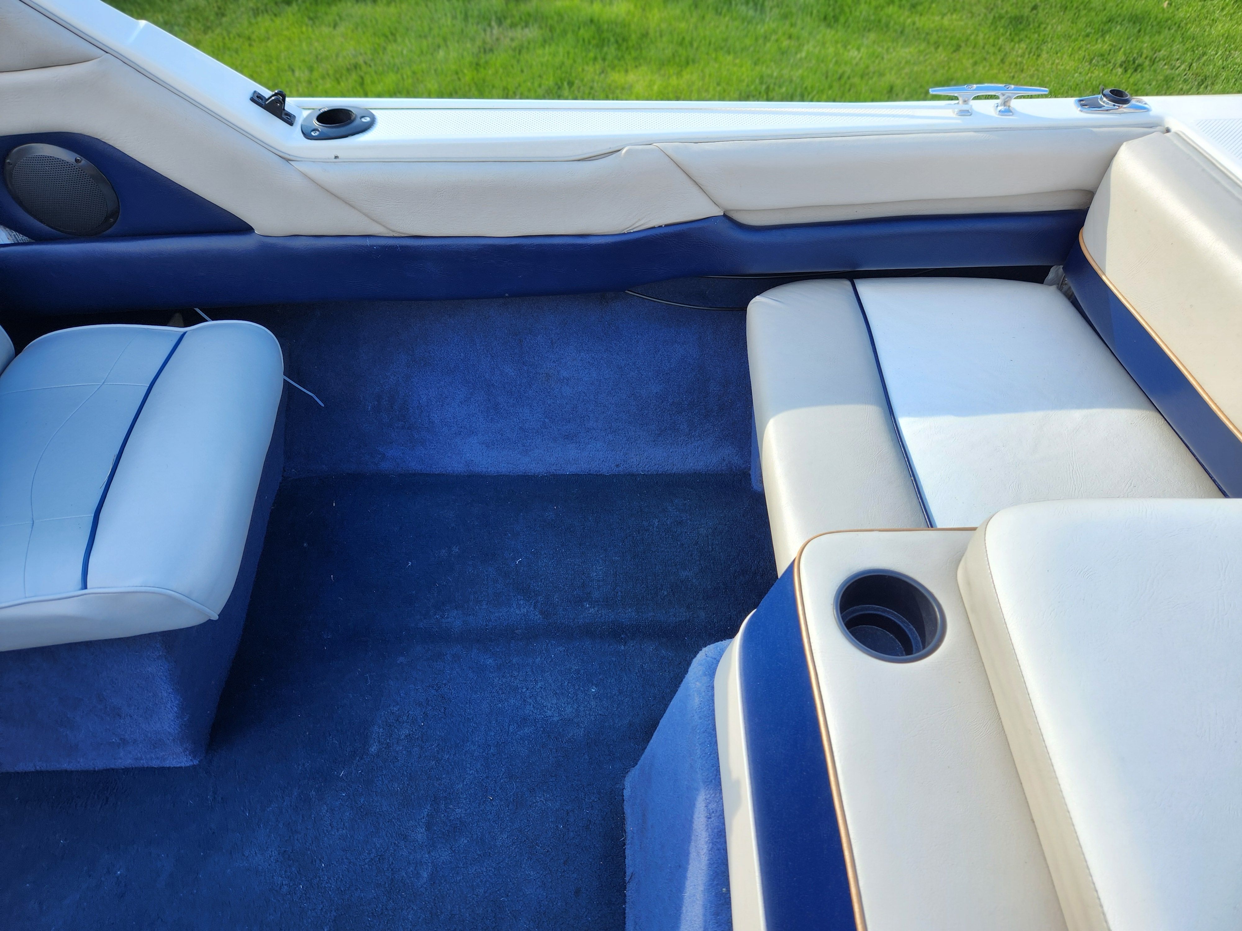 1996 Bayliner 1952 Capri Cuddy - 9