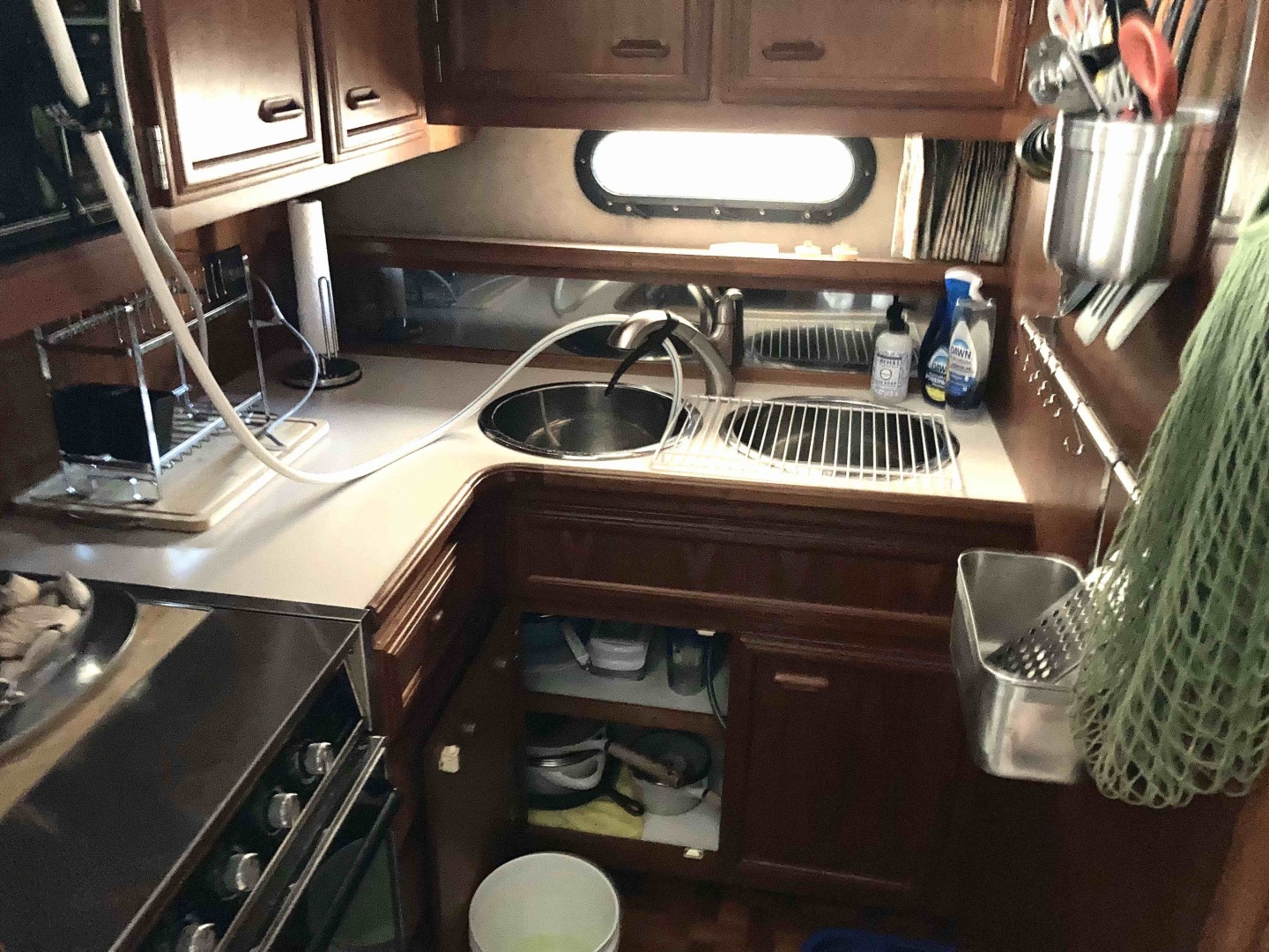 1989 Carver 3807 - Image 22