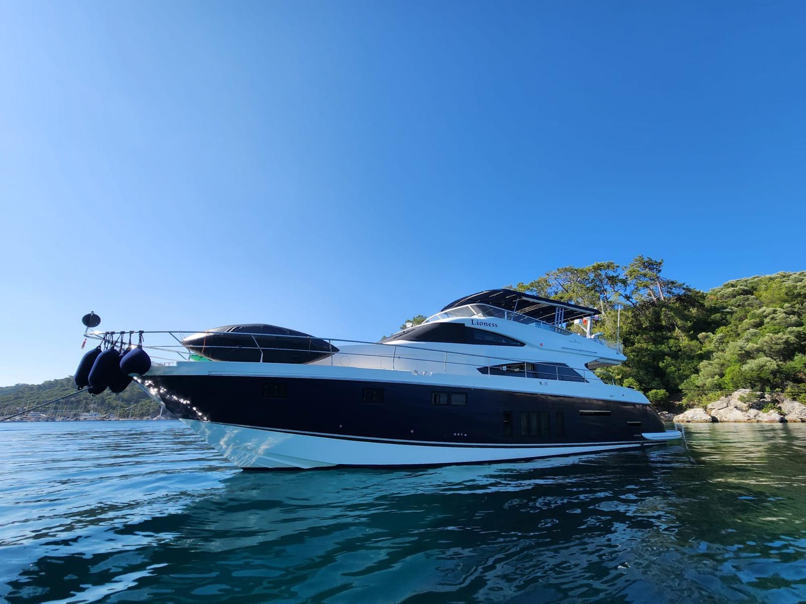 2012 Fairline Squadron 65
