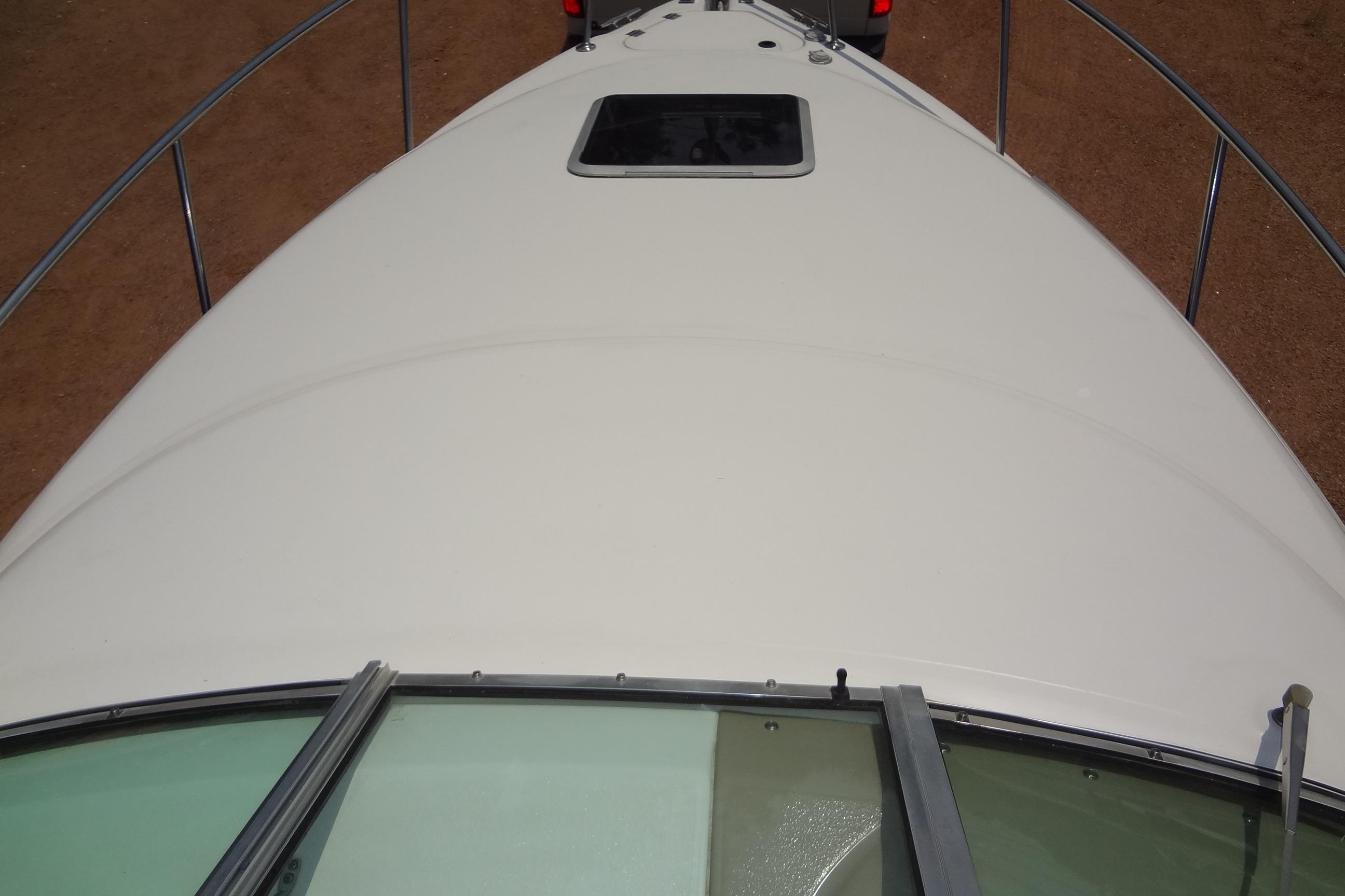 Bow view of 2000 Chaparral Signature 260 boat with hatch and railing.