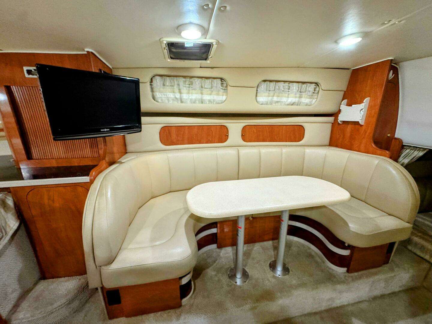 2002 Rinker 342 Fiesta Vee - Image 27