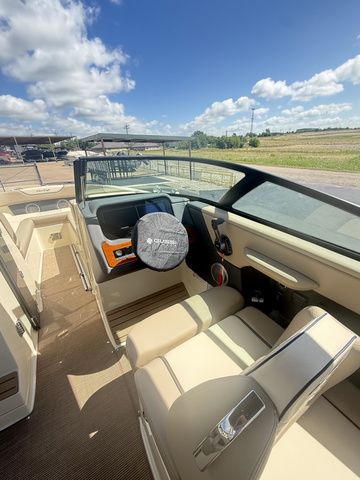 2026 Chris-Craft Bowrider Sportster WALKTHROUGH WINDSHIELD LUXURY B - 19