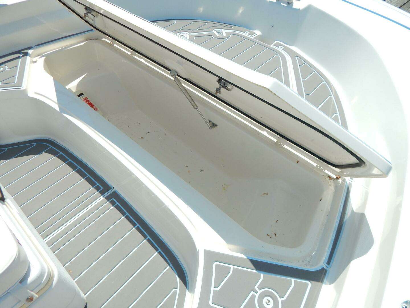 2020 Boston Whaler 190 Montauk - Image 8
