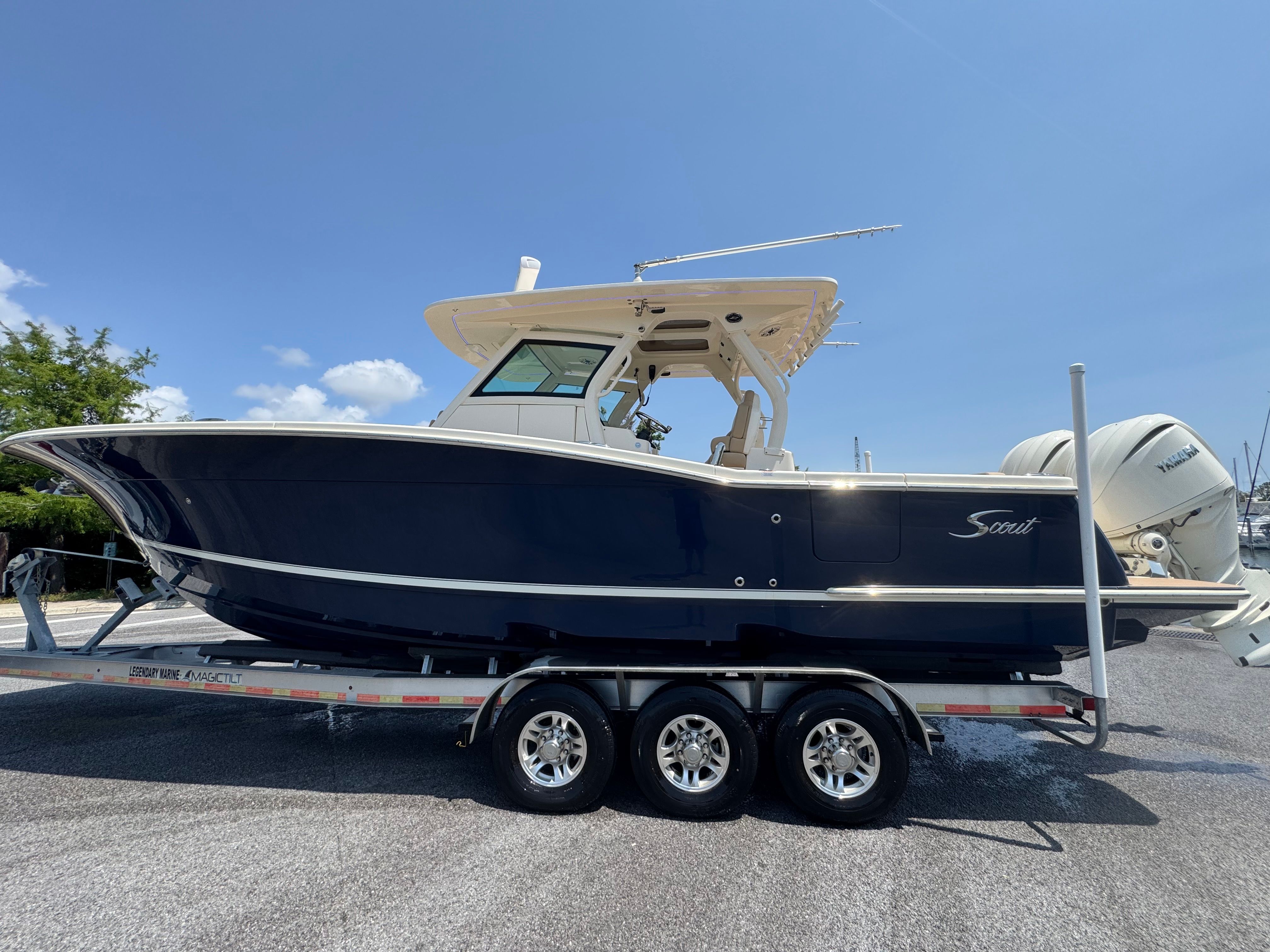 2022 Scout 330 LXF
