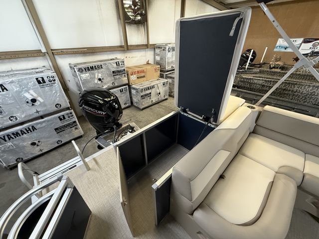 2026 Tahoe Sport - 23 FT Cruise - 10