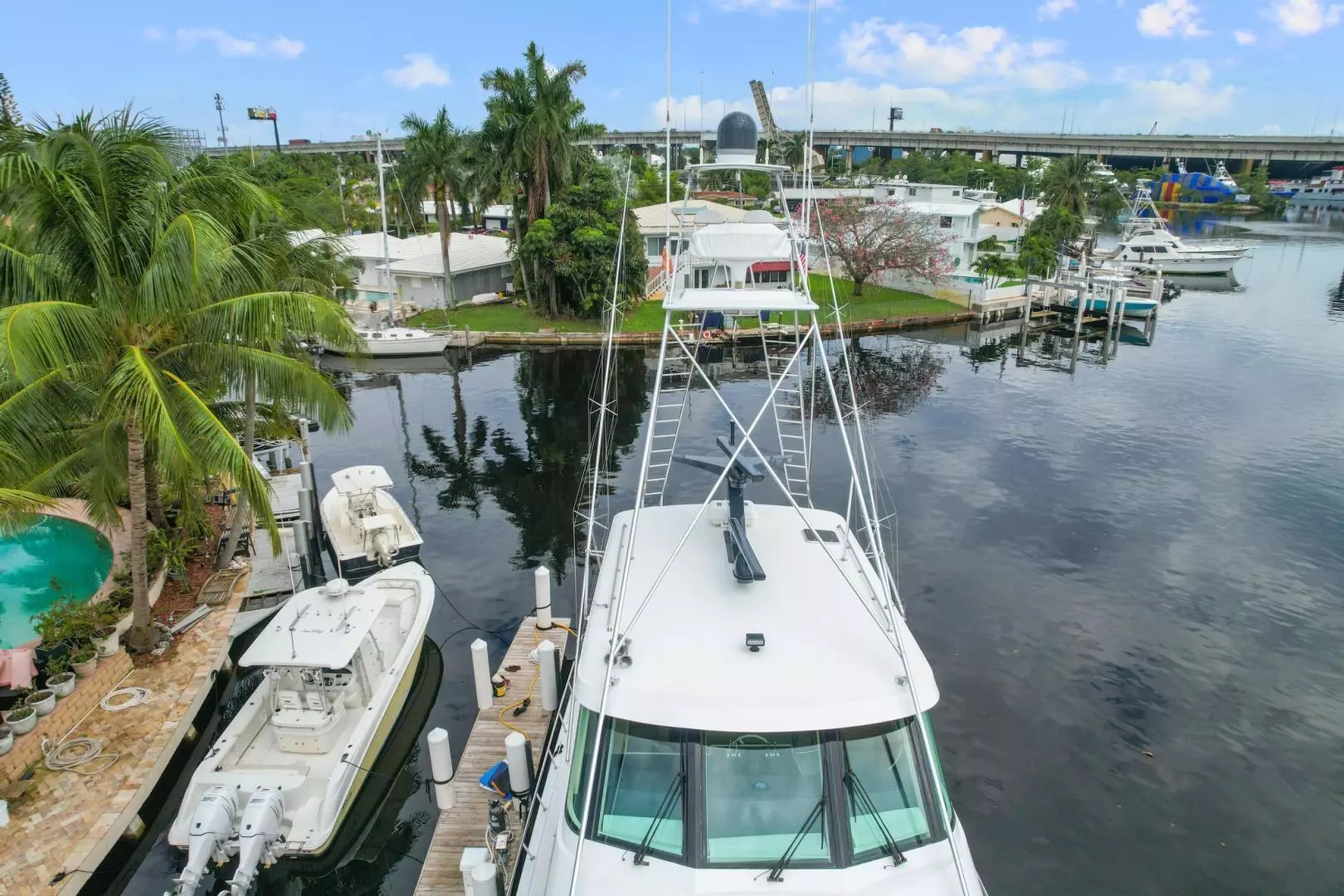 1998 Hatteras 82 Convertible - Image 10