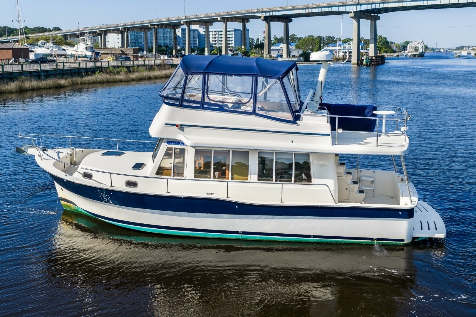 2009 Mainship Expedition 40 - Image 4