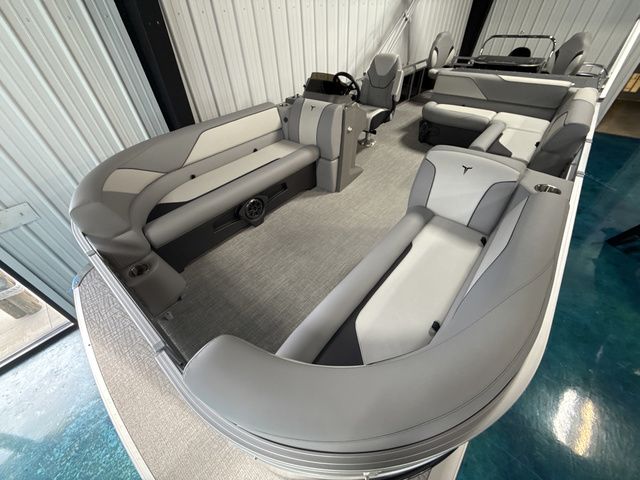 2026 Tahoe Sport 85 Rear Fish 23 - 14