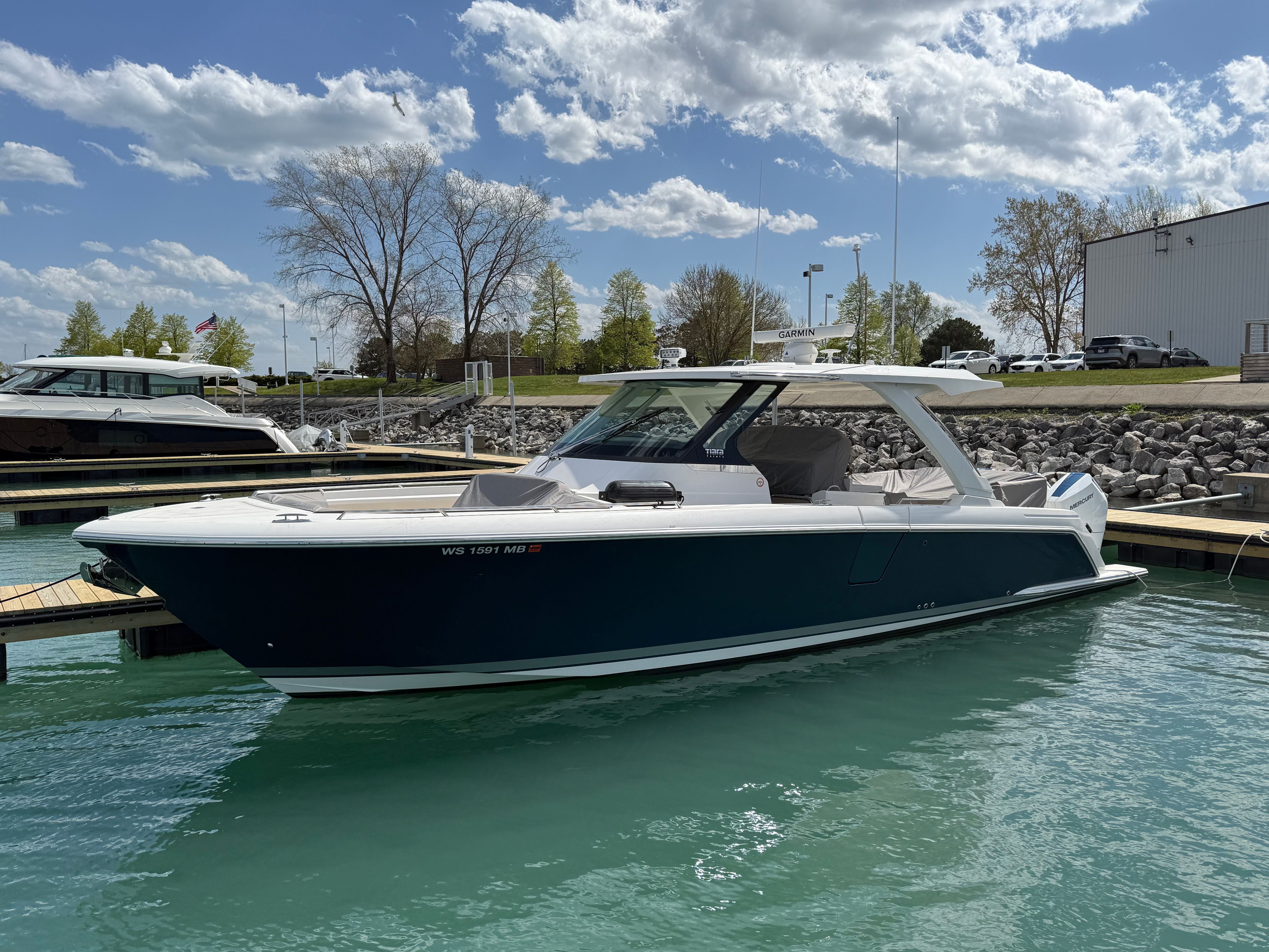 2024 Tiara Yachts 38 LS